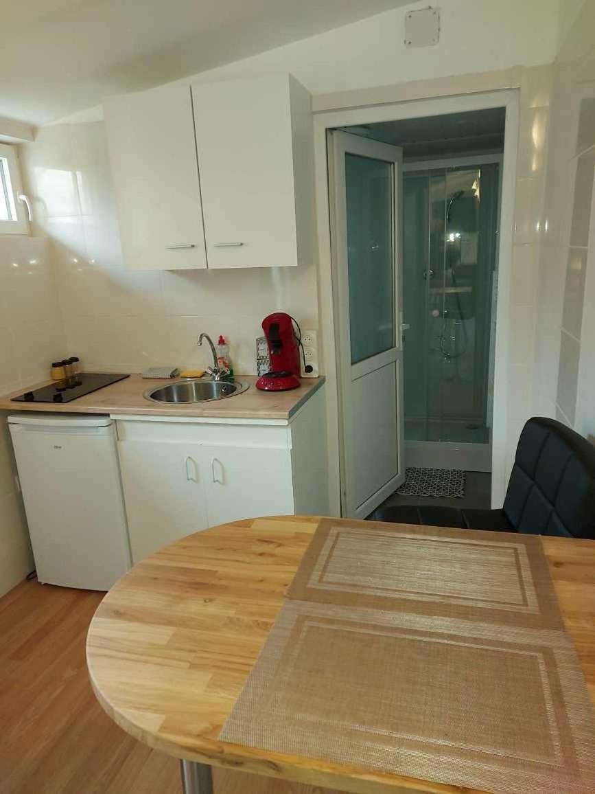 קסטרה Studio Au Calme Wifi 600M Centre Ville Parking Gratuit Devant מראה חיצוני תמונה